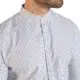 camisa blanca con rayas