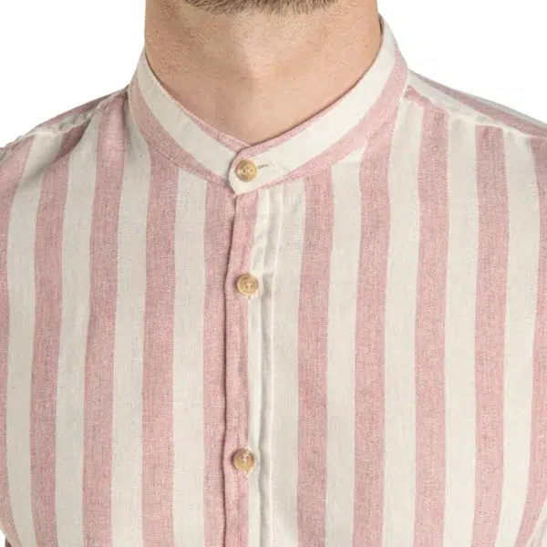 camisa rosa de rayas cuello mao